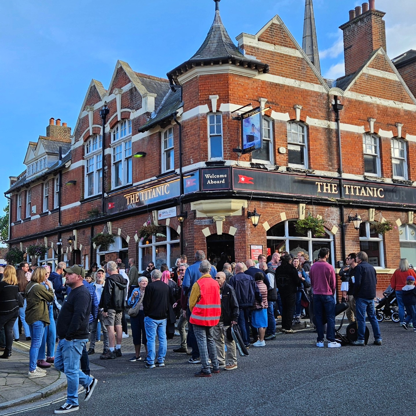 The Titanic Pub and Kitchen