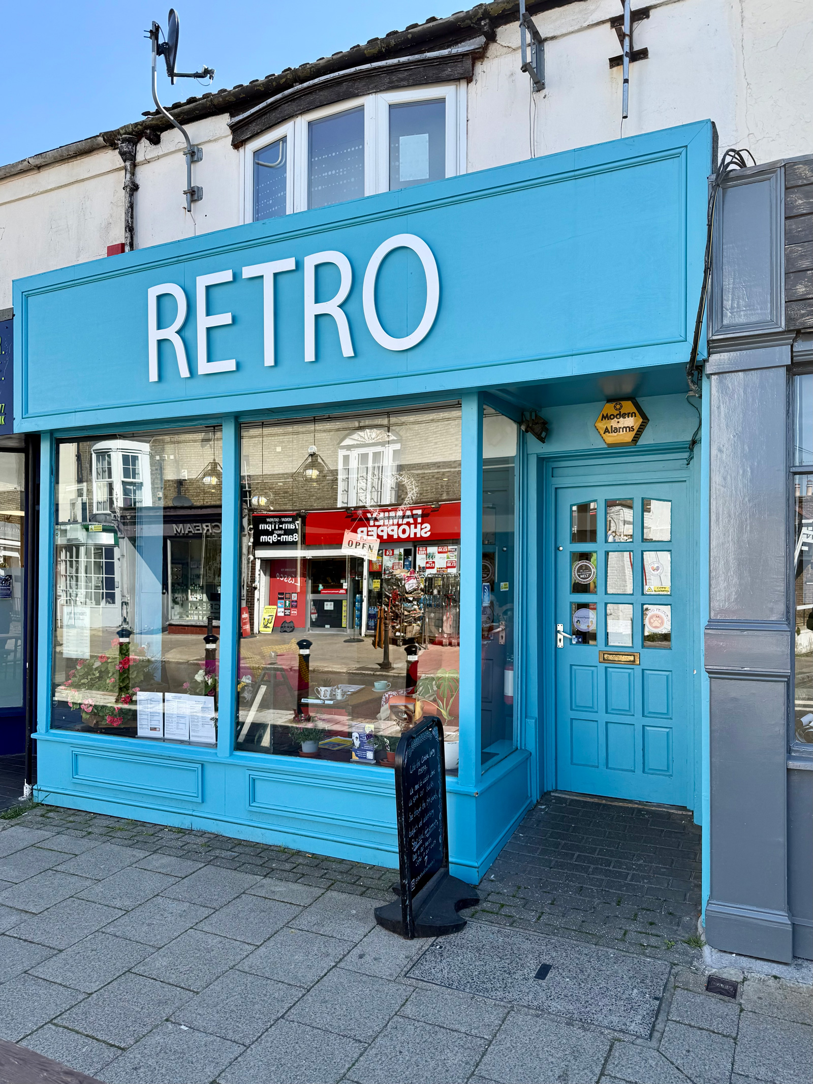 Retro Cafe 