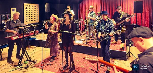 Strictly Sweetness (Y Worry Cottage)