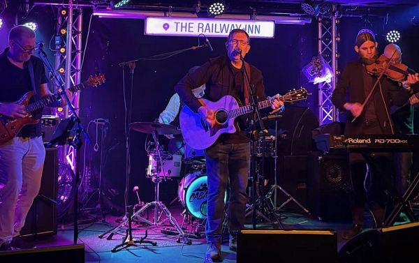 Simon Maggs & People Like Us (Acoustic)