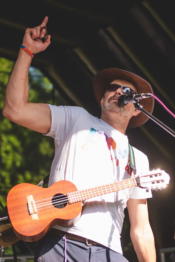 Big man with Small guitar